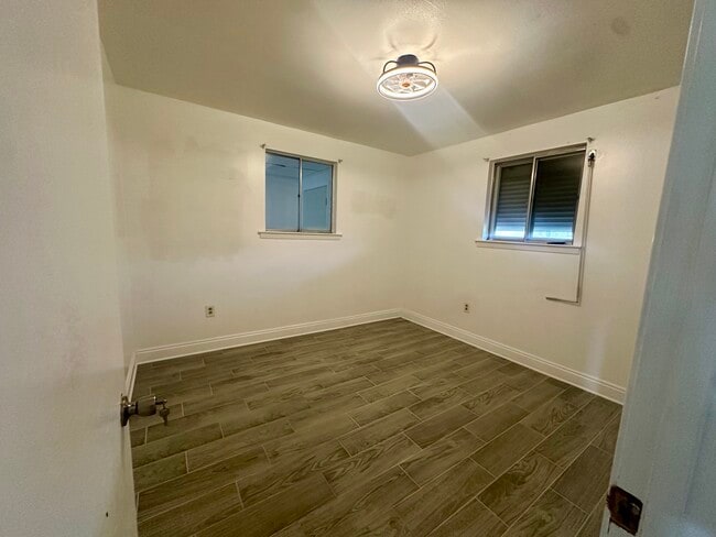 Building Photo - 1752 Diane Dr