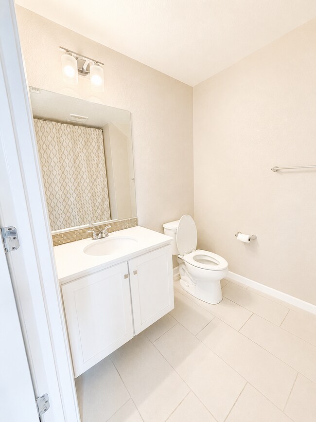 Building Photo - Now Available for Rent — Beautiful 3-Story Townhome in Hayward