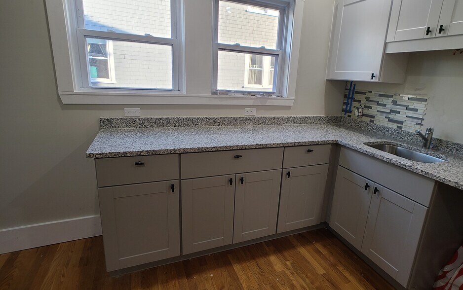 Building Photo - 41 Mendelssohn St