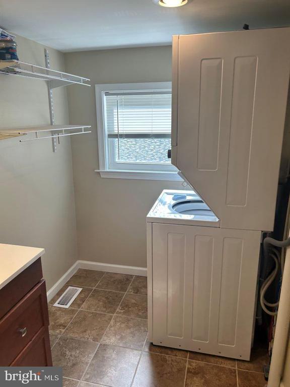 Building Photo - 104 Woodcrest Ave