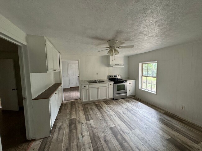 Building Photo - 5540 New Liberty Rd