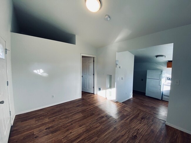 Building Photo - Charming Cottage Living in Granite Falls – By Appointment Only