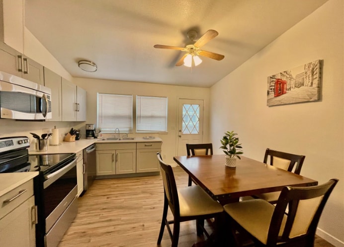 Building Photo - 1510 W Maple Ave