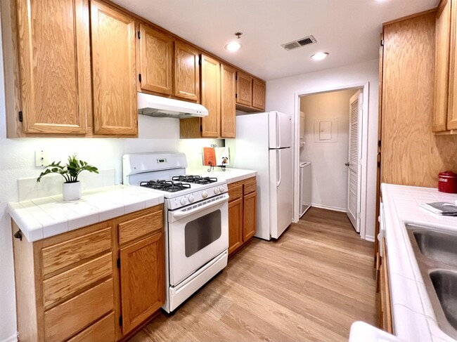 Building Photo - 1388 Challis Pl