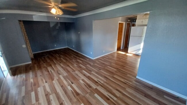 Building Photo - Cute 2 Bedroom House with detached garage