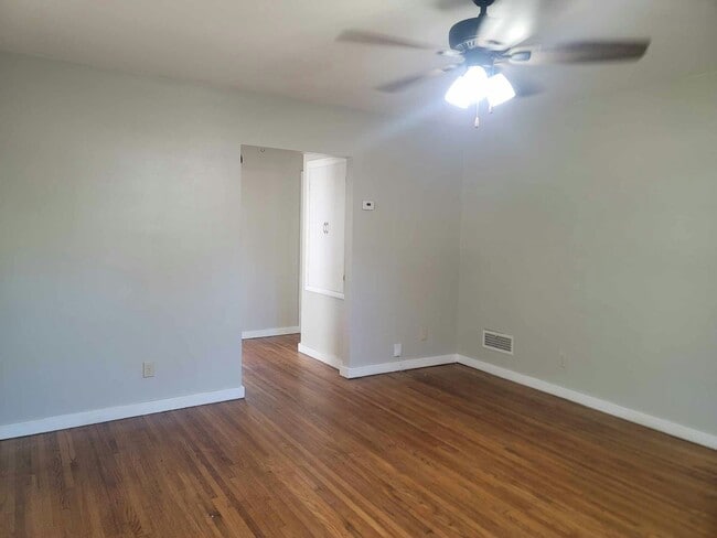 Building Photo - 903 S Rutan St