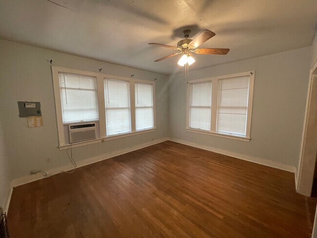 Building Photo - 547 1/2 Wilkinson Street