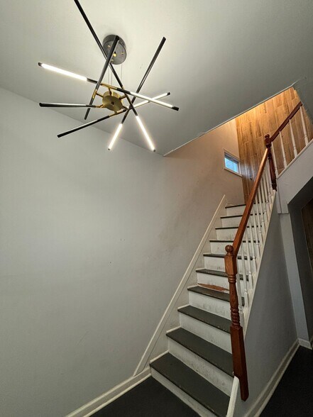 Building Photo - 427 S 12th St