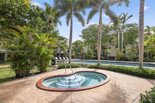 Building Photo - 6886 N Kendall Dr