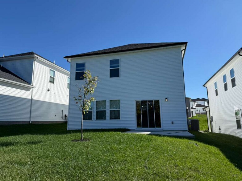 Building Photo - 3927 Northbrook Dr