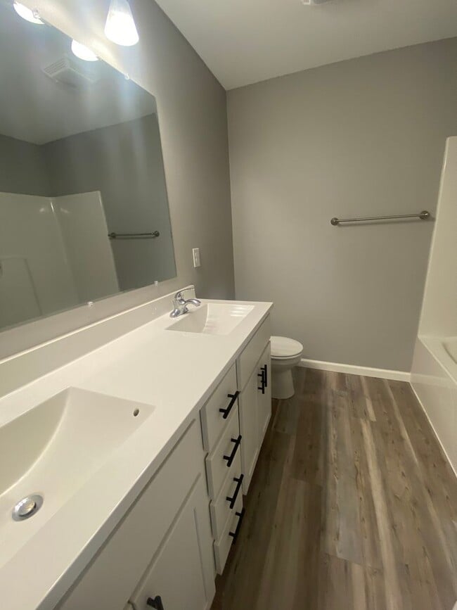 Building Photo - Condo for Rent