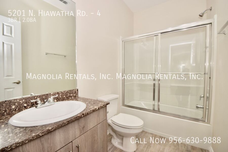 Building Photo - 5201 N Hiawatha Dr