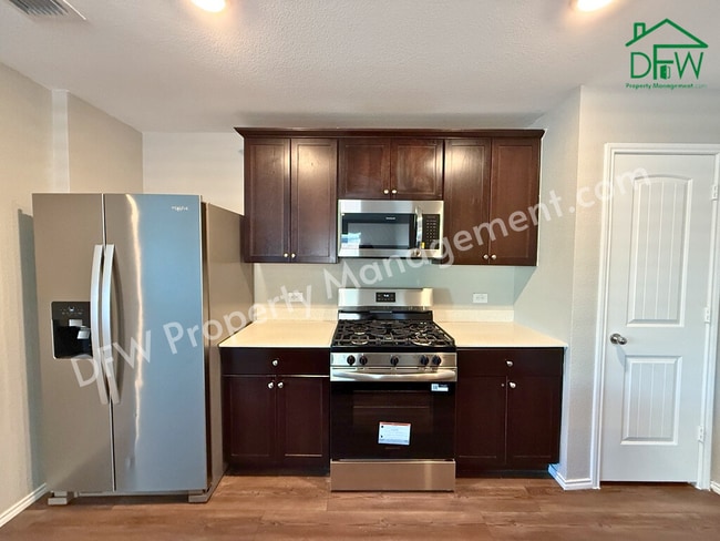 Building Photo - Modern 4-Bedroom Home with Island Kitchen & Spacious Backyard in Princeton!