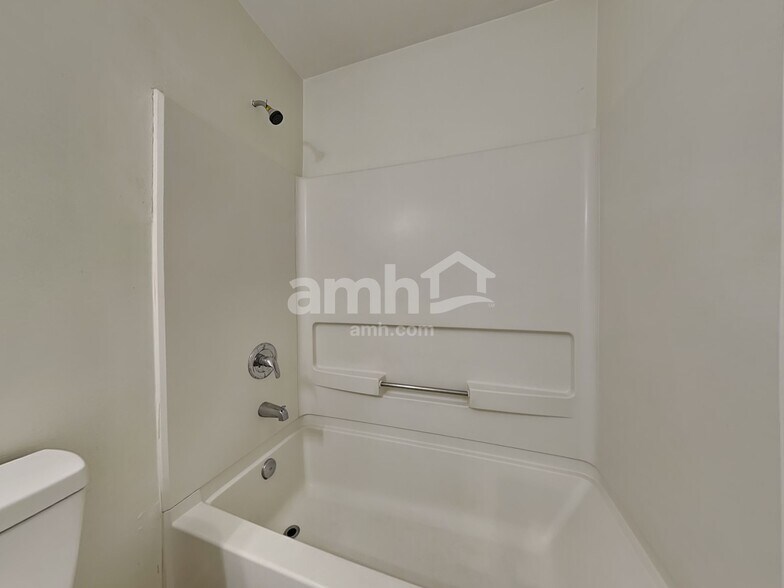 Building Photo - 9117 Hollow Ridge Ln