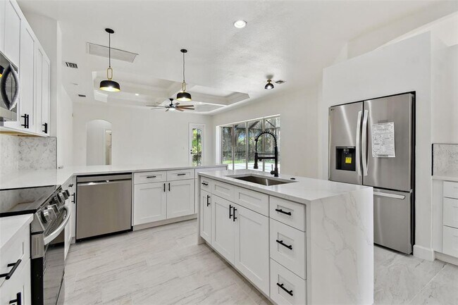 Building Photo - 13792 Long Lake Ln