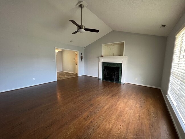 Building Photo - Great family home
