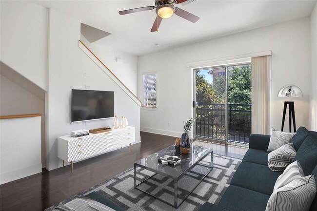 Building Photo - 13420 Lyndhurst St