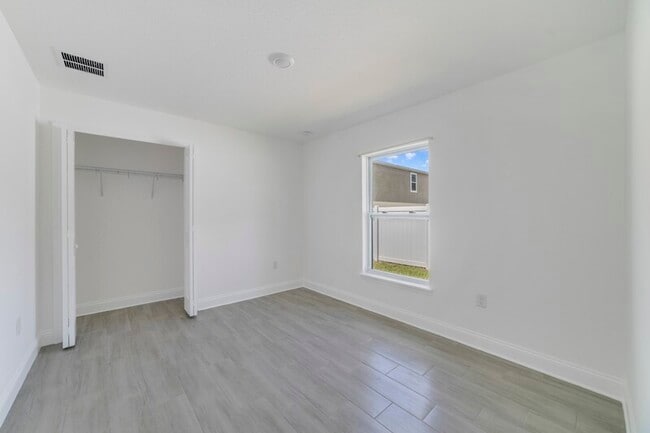 Building Photo - 417 St Johns Ln