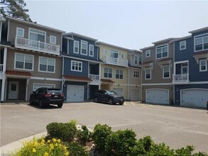 Building Photo - Three Story Condo near the Oceanfront