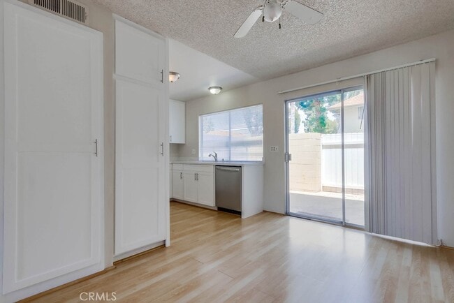 Building Photo - 9502 Pettswood Dr
