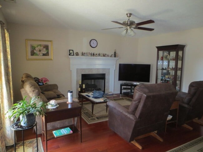 Building Photo - 1318 Maple Leaf Ct