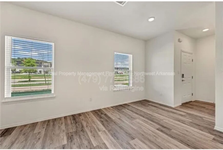 Building Photo - 820 S Benchmark Ln