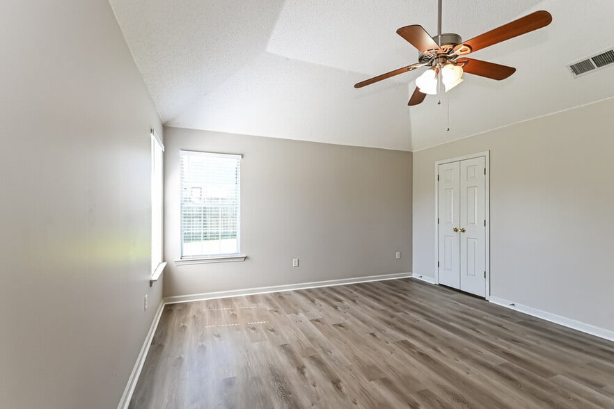 Building Photo - 12749 Fox Hunter's Dr