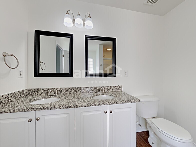 Building Photo - 8443 Redding Glen Ave