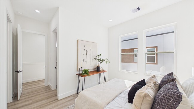 Building Photo - 2417 Harrington St