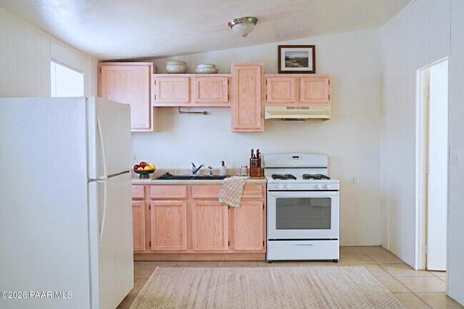 Building Photo - 2460 N Treat Ave