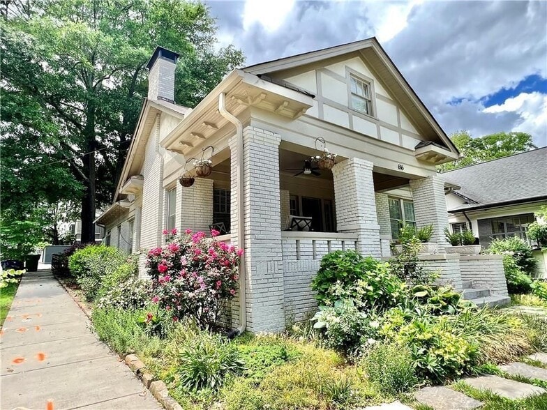 Building Photo - 616 Seminole Ave NE