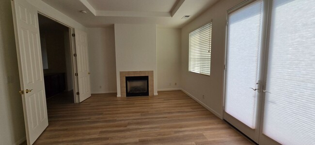 Building Photo - 4195 Peninsula Point Dr