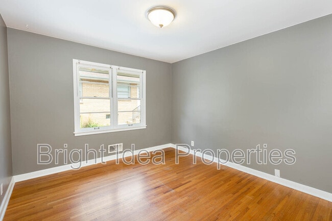 Building Photo - 4950 Sheridan Ave S