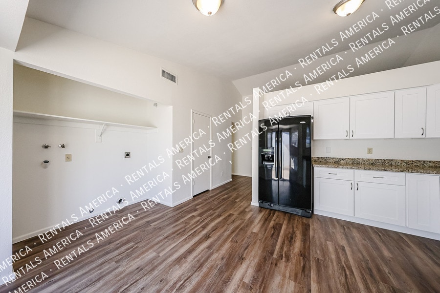 Building Photo - 1055 N Recker Rd