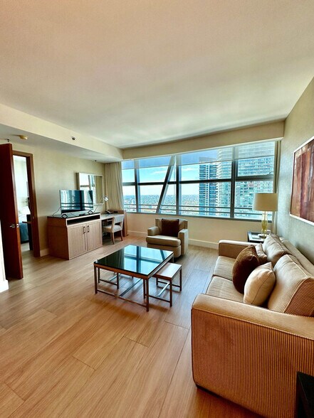 Building Photo - 1395 Brickell Ave