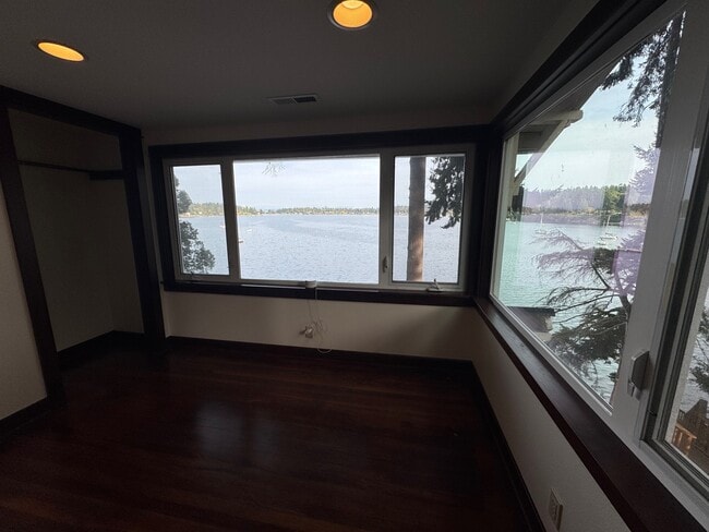 Building Photo - 23214 Vashon Hwy SW