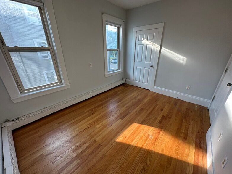 Building Photo - 857 E 1st St