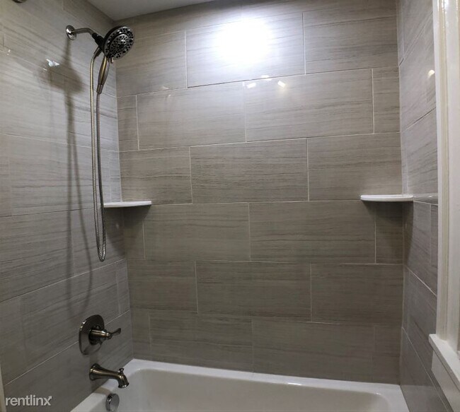 Building Photo - 2 br, 1 bath Townhome - 5346 Hillcrest St