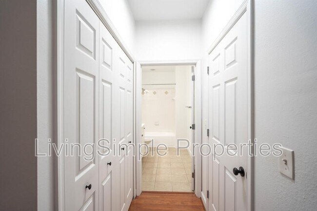 Building Photo - 501 Hungerford Dr