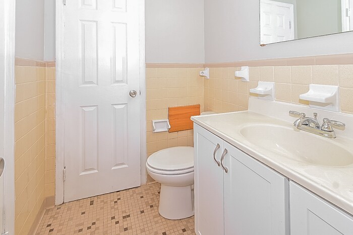 Building Photo - 175 Lawrence St