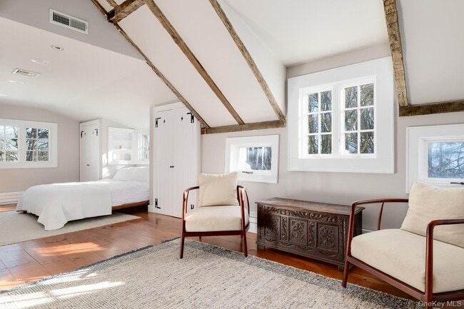 Building Photo - 291 Roaring Brook Rd