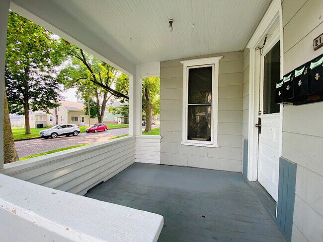 Building Photo - 216 Fairchild St