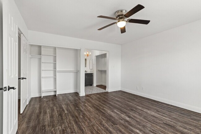 Building Photo - Welcome to your entertainers dream home!