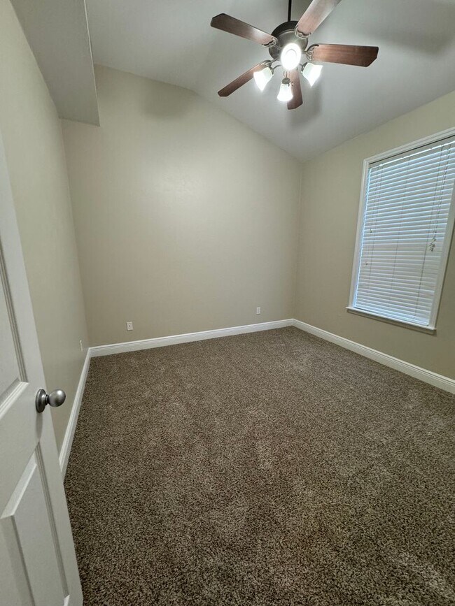Building Photo - NE Tallahassee Home in Top School District