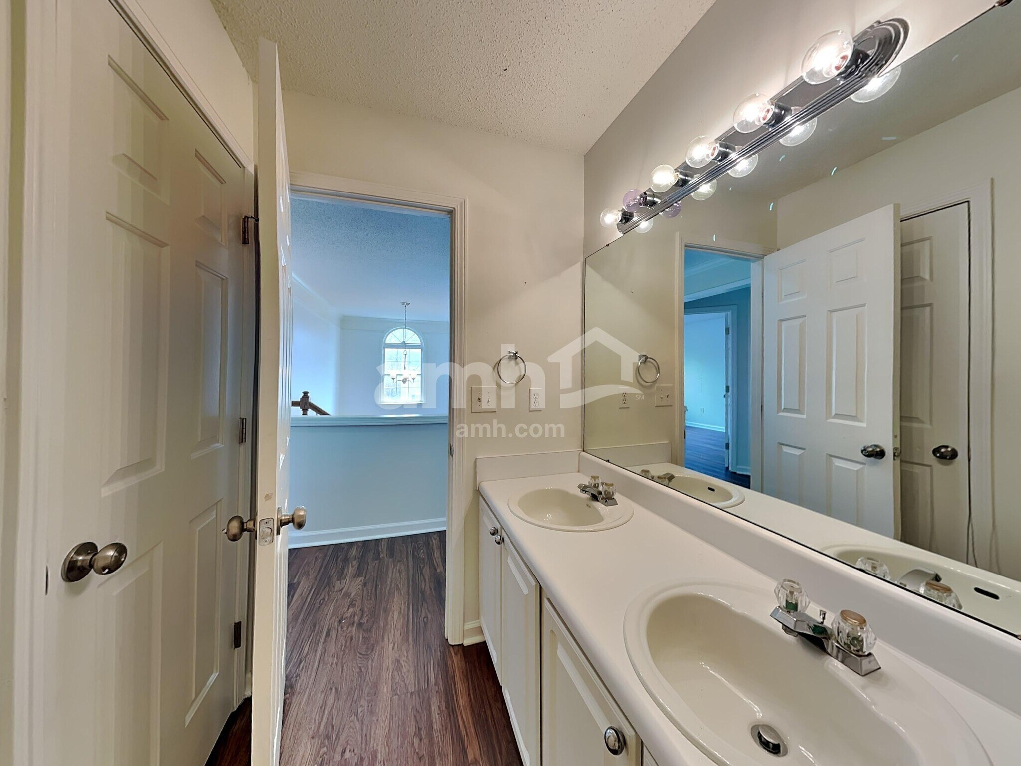 Building Photo - 105 Bay Hill Dr