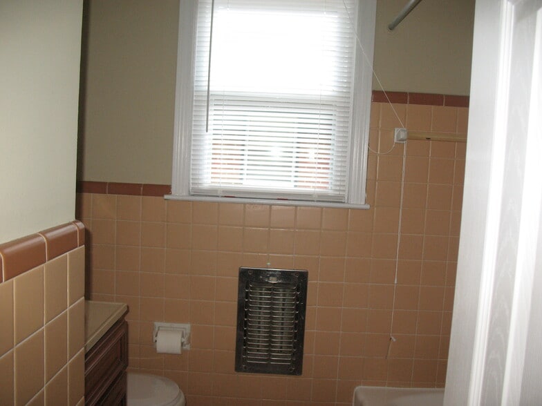 Building Photo - 309 Lauderdale Rd