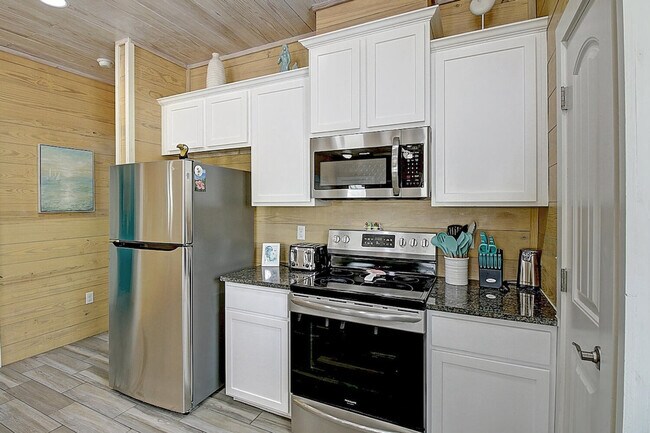 Building Photo - 1617 S Station St