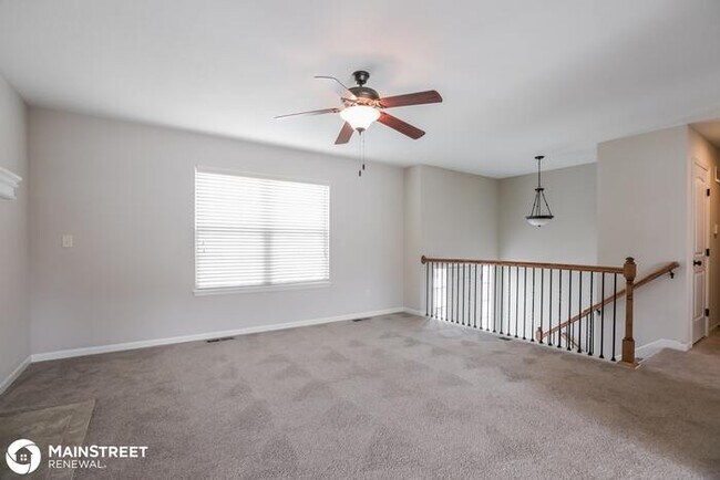 Building Photo - 419 Sunflower Dr, Raymore, MO 64083