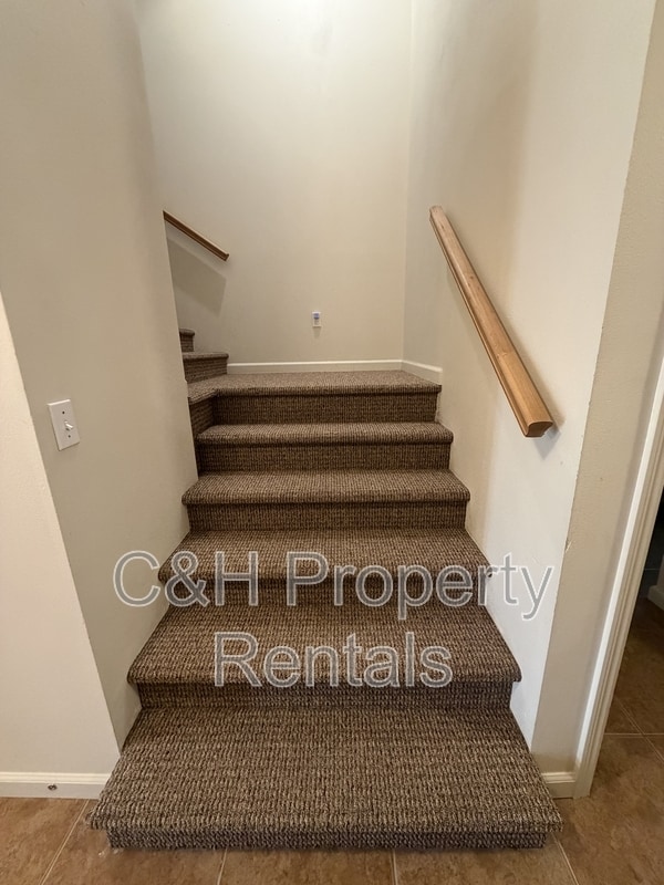 Building Photo - 406 1st St SE