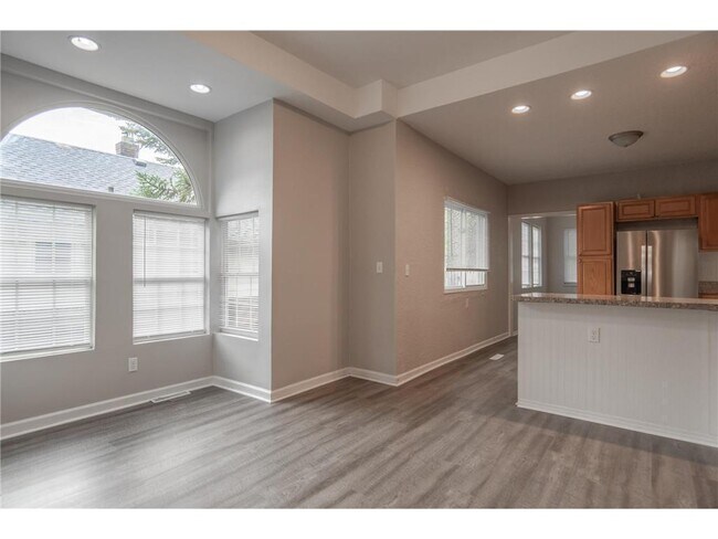 Building Photo - 1125 Margaret St